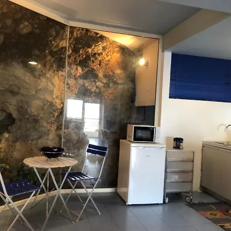 Center With Sea View Apartment *